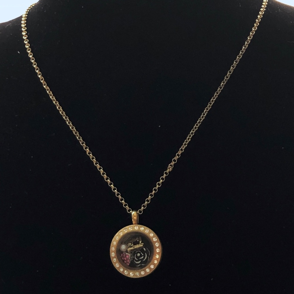 Origami Owl Built Twisted Living Locket Necklace